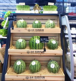 明芳董事长视察农工商118广场五四农产品专柜 关注农产品质量与市场供应